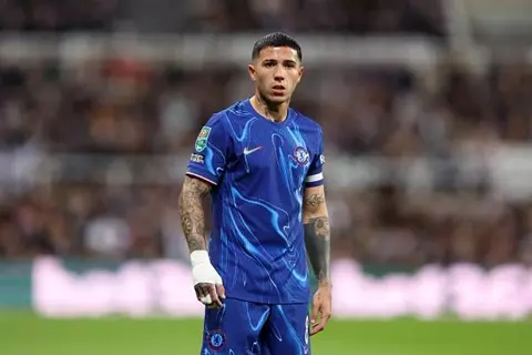 رغم محاولات "الكتيبة الأرجنتينية".. إنزو فيرنانديز يرفض أتلتيكو مدريد